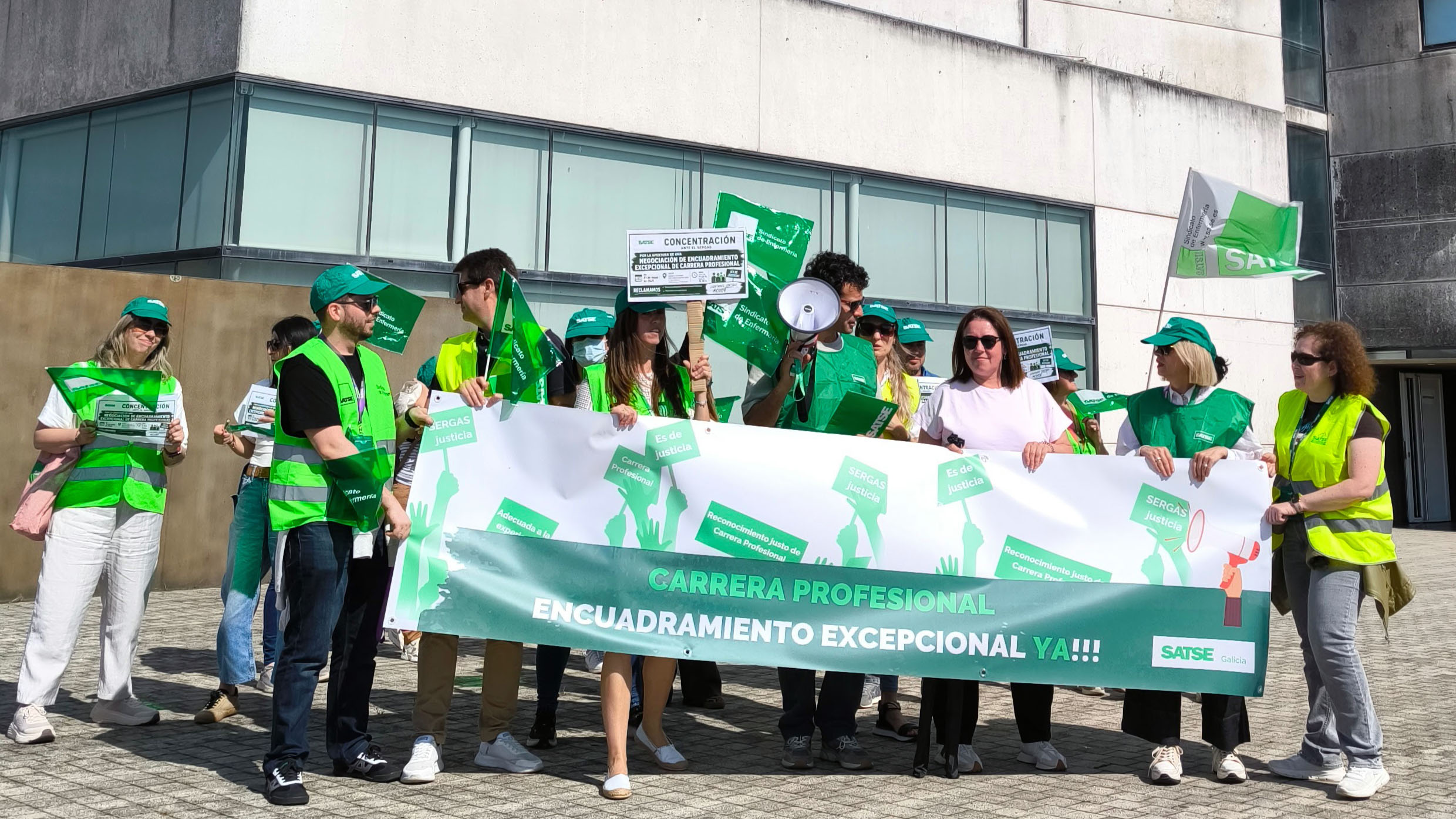 SATSE Galicia se ha concentrado en varias ocasiones reclamando un encuadramiento excepcional para la Carrera Profesional