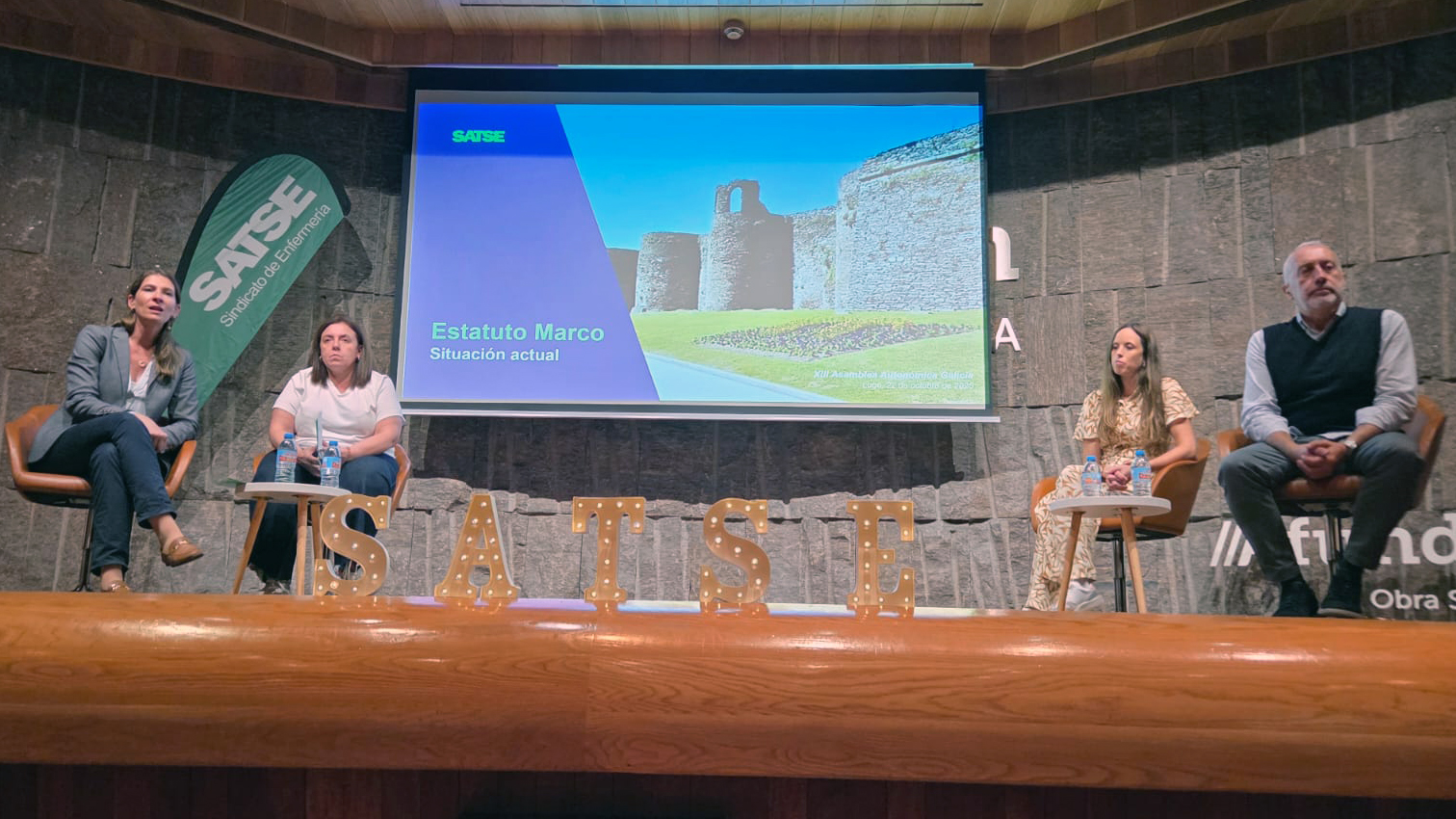 Desde la izquierda, Laura Villaseñor, presidente de SATSE; Asunción Maus, secretaria general de SATSE Galicia; Verónica Peteiro, secretaria provincial de SATSE Lugo; Rafael Reig, secretario general de Acción Sindical