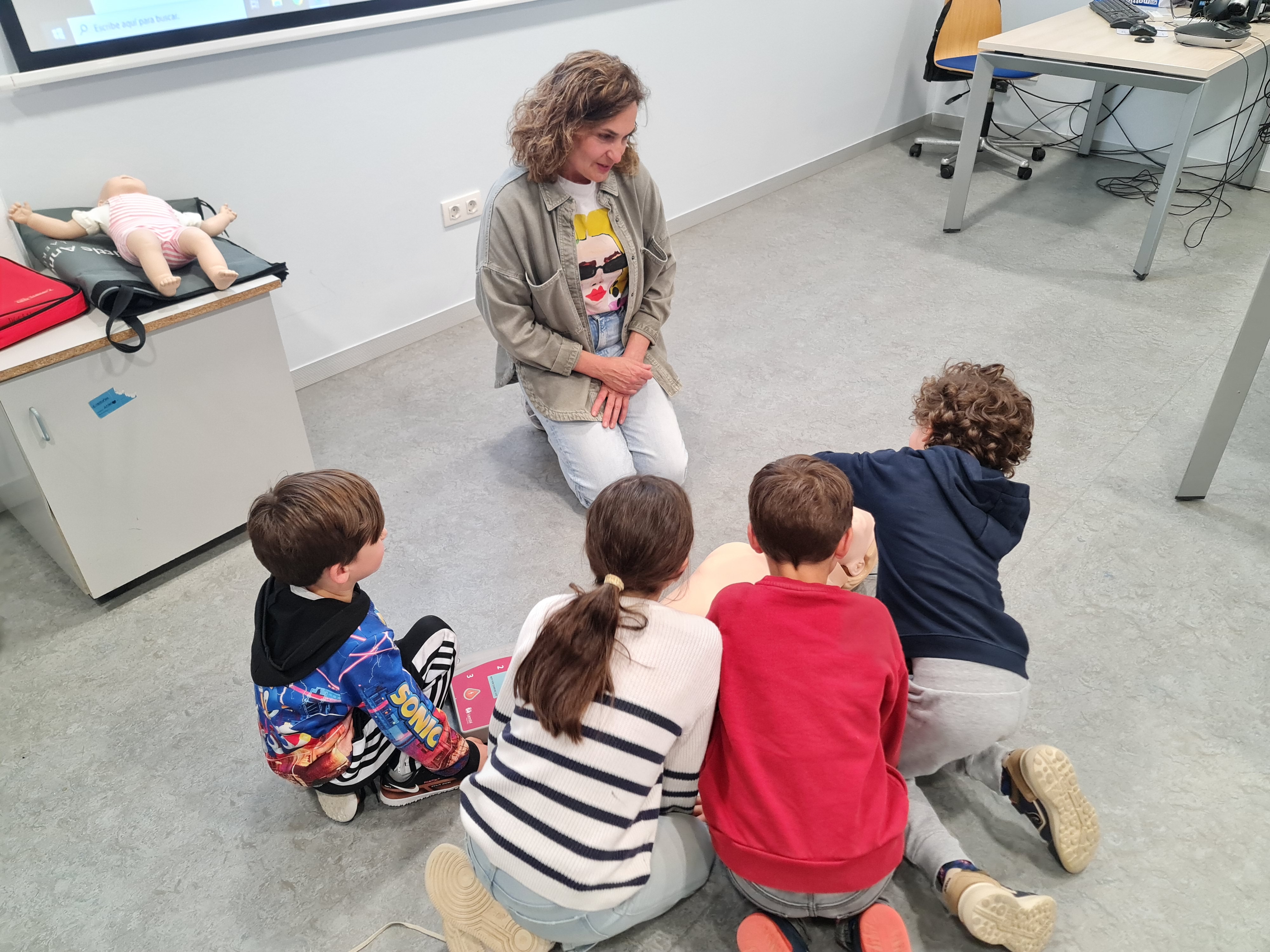 Los niños y niñas pudieron poner en práctica lo aprendido durante el taller de primeros auxilios de SATSE en Lugo.