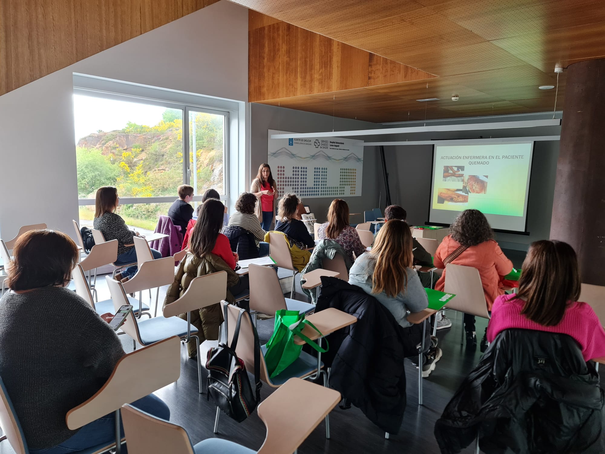 Momento del curso de quemaduras en SATSE Lugo