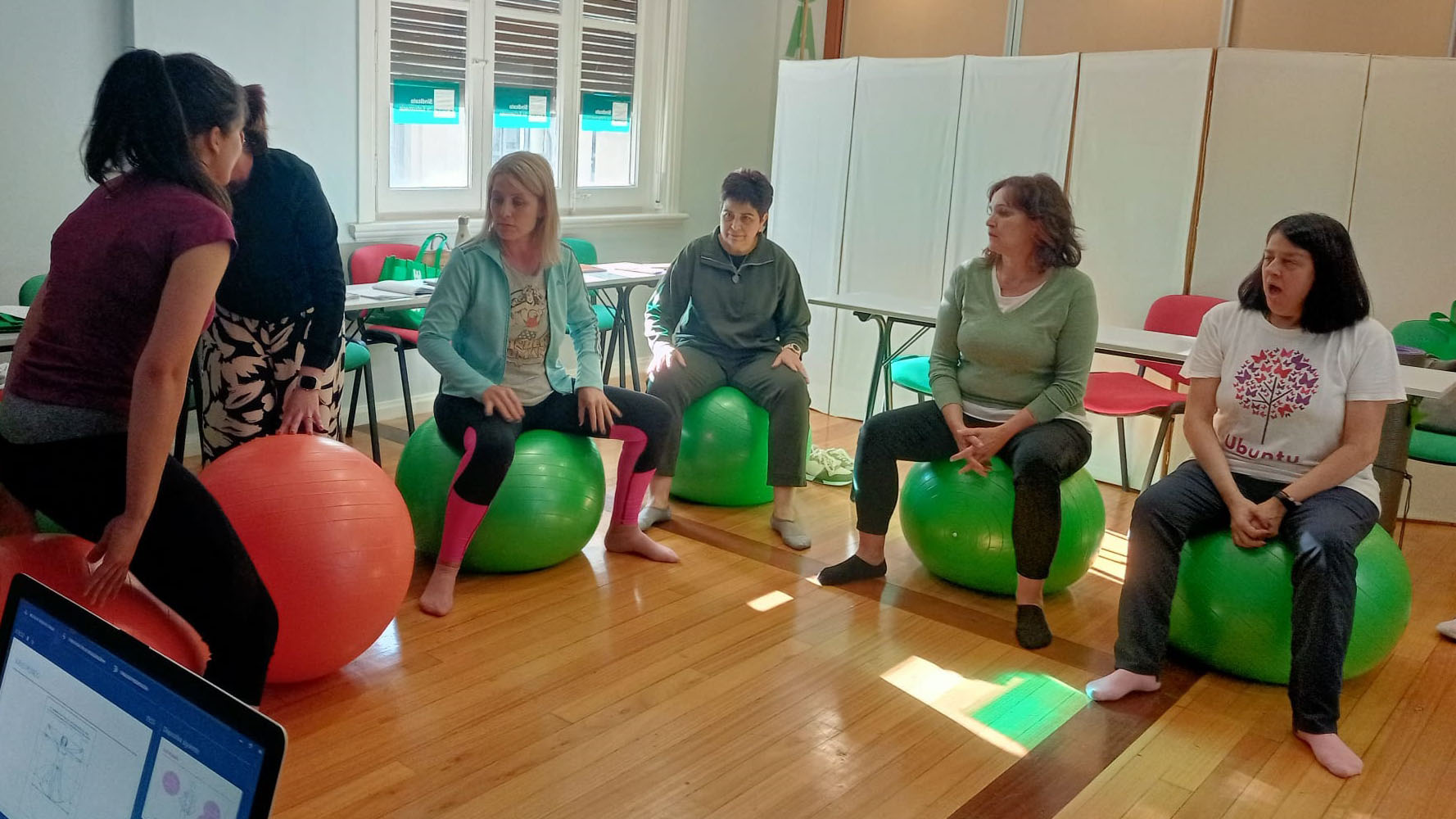 Las afiliadas de Pontevedra asisten a un taller de menopausia